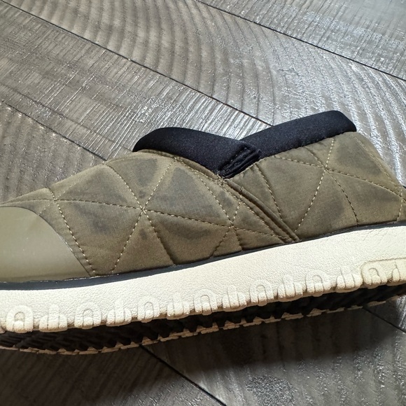 LL Bean Ultralight Primaloft Men’s Slip On Green Quilted Waterproof Shoe main image 9